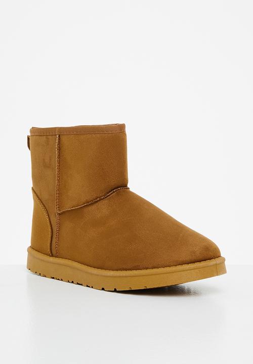 Jada - Faux shearling ankle bootie - tan