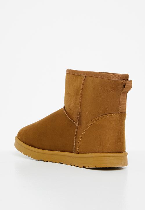 Jada - Faux shearling ankle bootie - tan