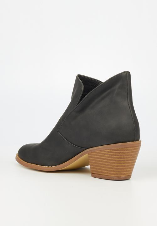Butterfly Feet - Saddle 3 ankle boot - black