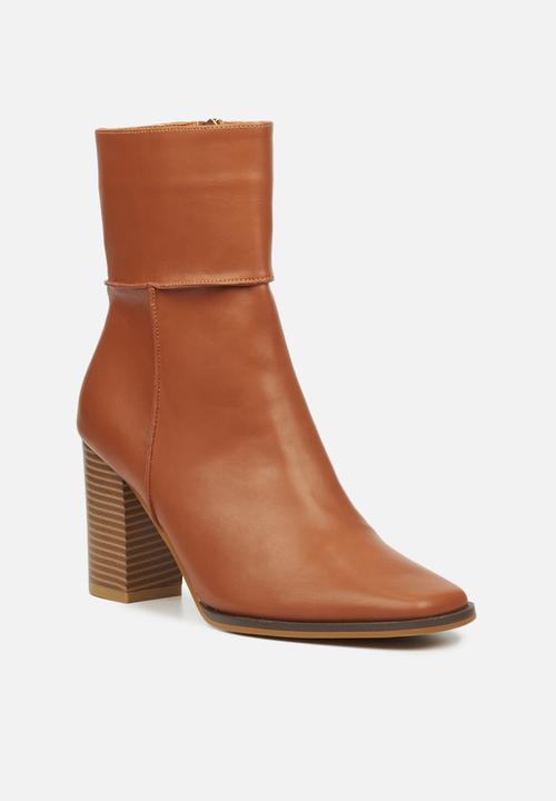 Miss Black - Ria1 mid calf boot - tan