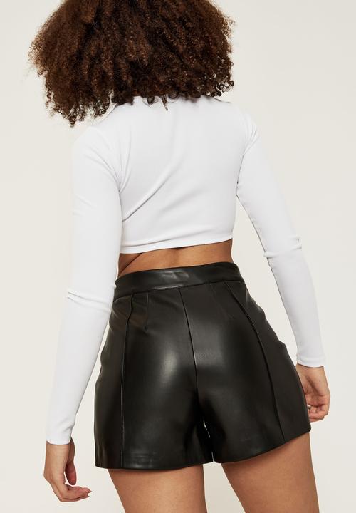 Supré  - Vegan leather pintuck short - black