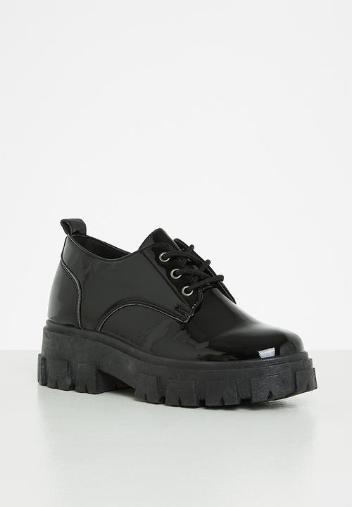 Jada - Lug sole derby - black