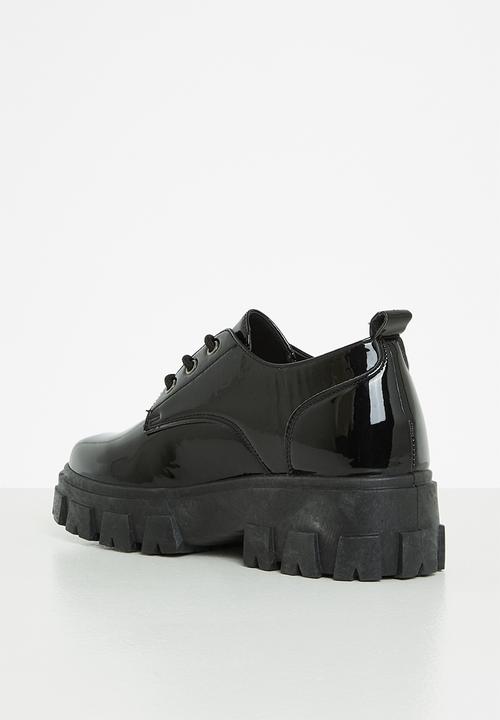 Jada - Lug sole derby - black