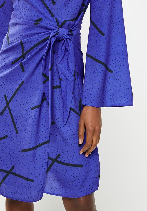 Me&B - Flared sleeve dash print wrap dress - blue