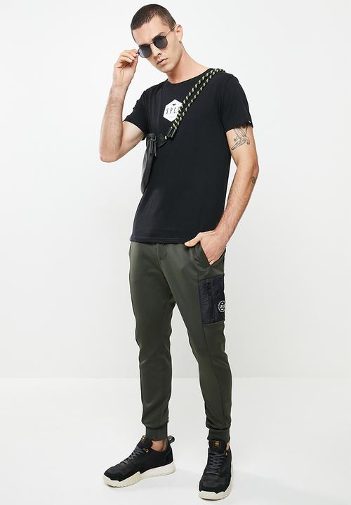 S.P.C.C - Coyle regular fit side slit straight hem tee - black