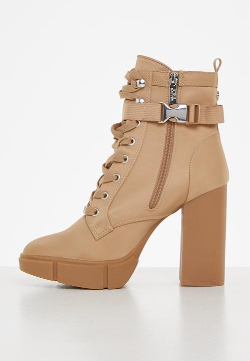 Steve Madden - Renegade-p lace up boot - neutral