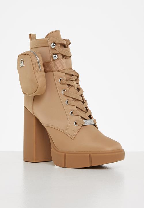 Steve Madden - Renegade-p lace up boot - neutral