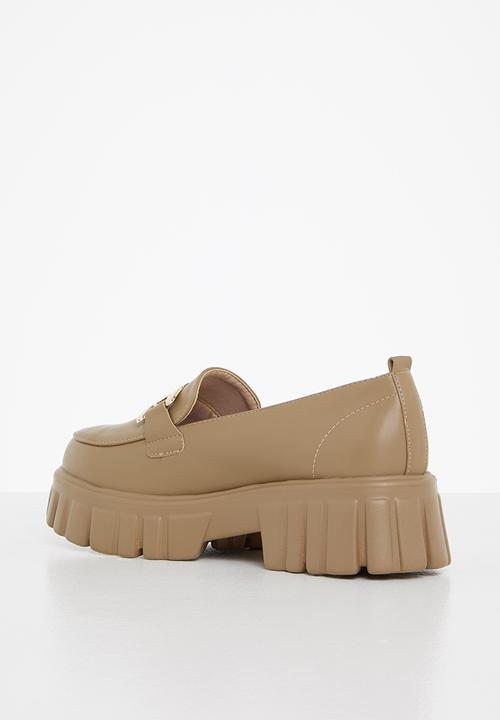 Seduction - Chunky chain trim loafer - taupe