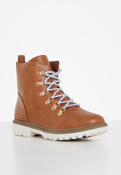 Seduction - Lace up hiking boot - tan