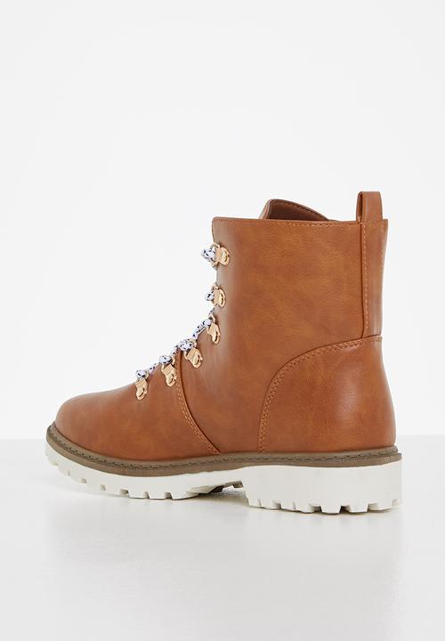 Seduction - Lace up hiking boot - tan
