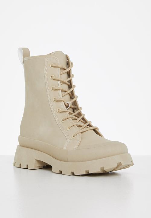 Seduction - Chunky hiking boot - beige 