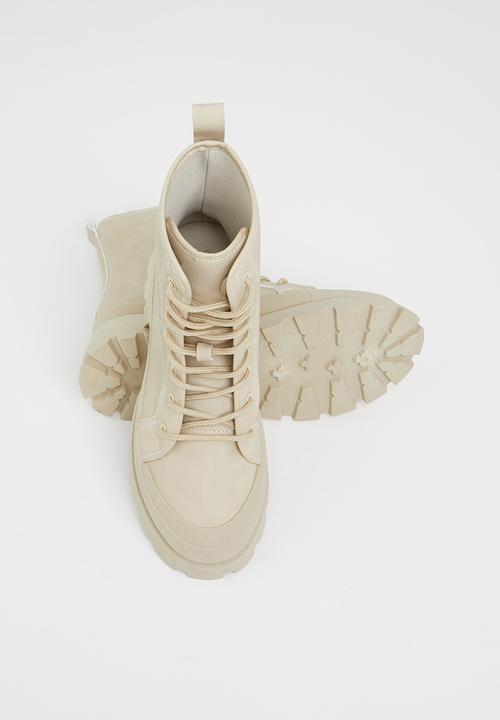 Seduction - Chunky hiking boot - beige 