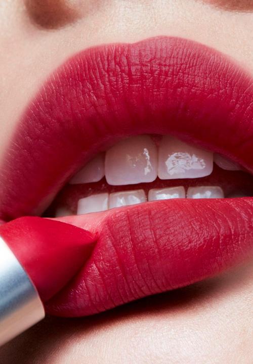 MAC - Powder Kiss Lipstick - Shocking Revelation