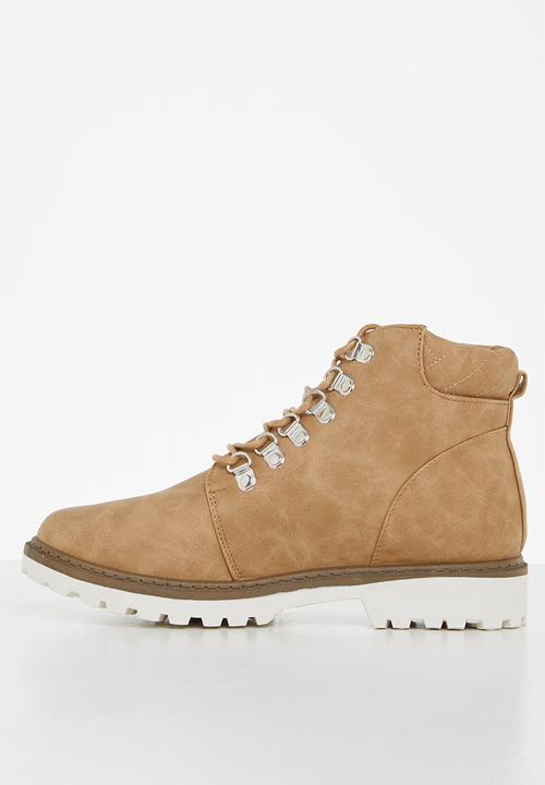 Seduction - Lace up hiking bootie - camel