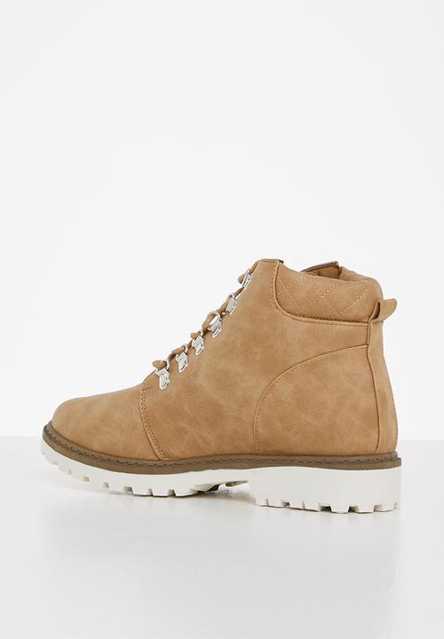 Seduction - Lace up hiking bootie - camel