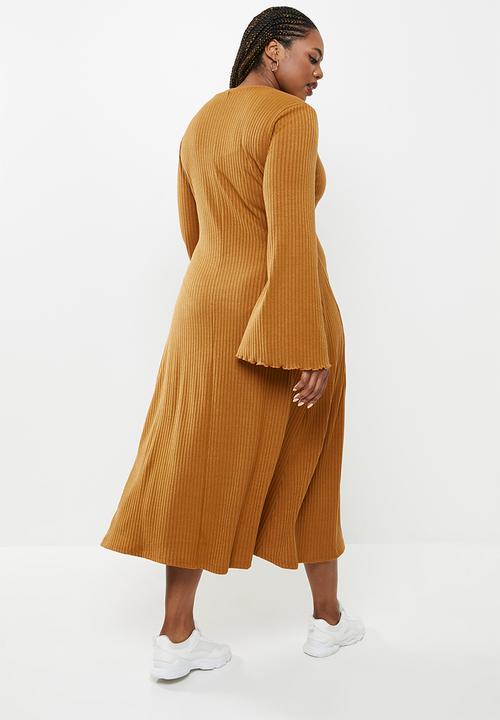 Me&B - Plus ribbed long sleeve maxi dress - tan