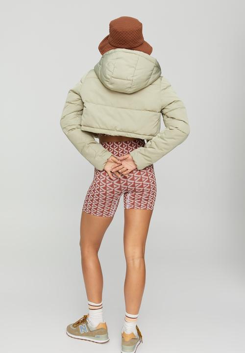 Cotton On - The recycled cropped mother puffer - asparagus