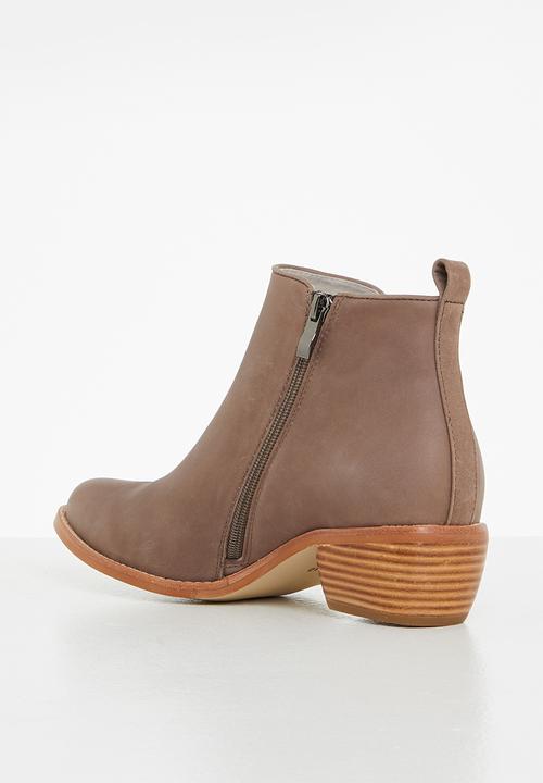 Julz - Ella leather ankle boot - taupe