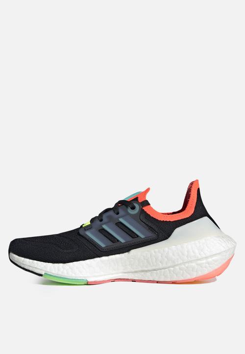 adidas Performance - Ultraboost 22 w - core black/sky rush/turbo