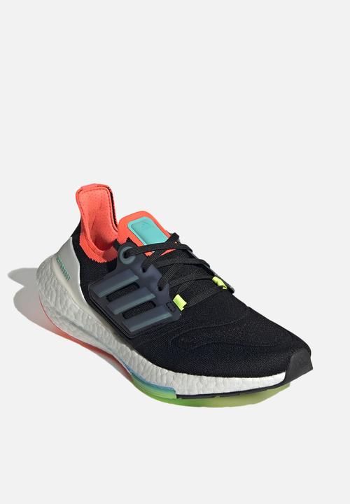 adidas Performance - Ultraboost 22 w - core black/sky rush/turbo