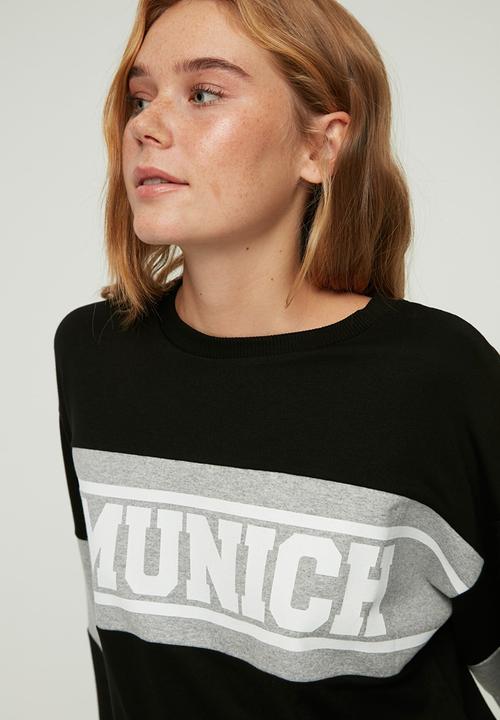 Trendyol - Printed basic slim knitted sweatshirt - black