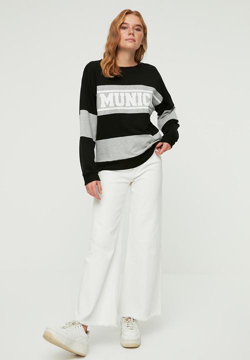 Trendyol - Printed basic slim knitted sweatshirt - black