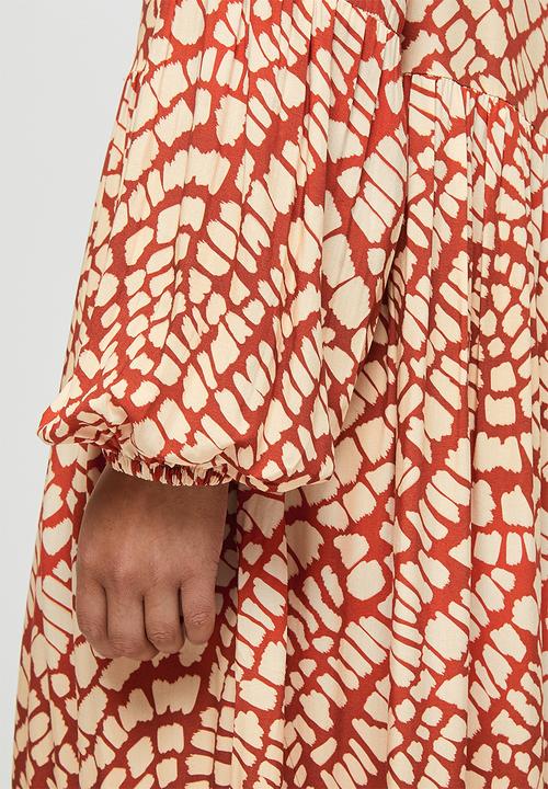 MILLA - Piecrust neck printed maxi dress - rust abstract stain print