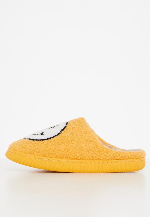 dailyfriday - Smiley slippers - yellow & white