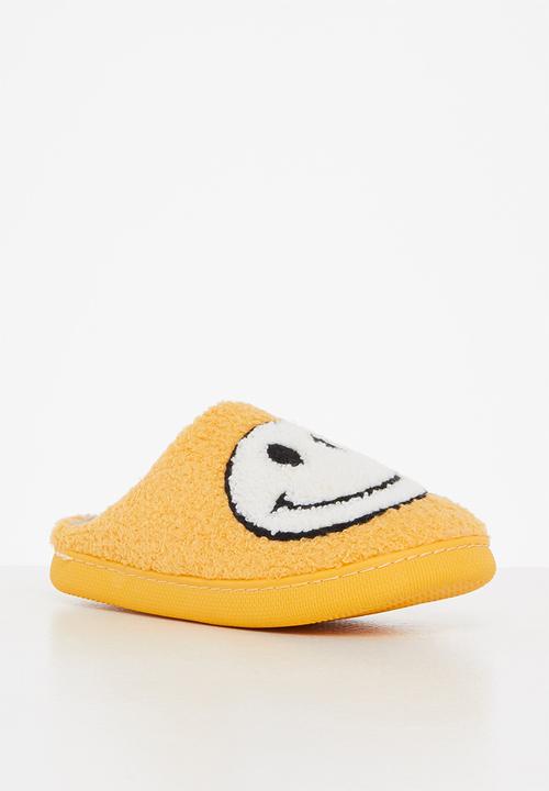 dailyfriday - Smiley slippers - yellow & white