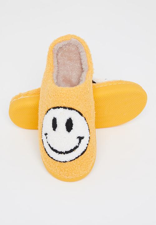 dailyfriday - Smiley slippers - yellow & white