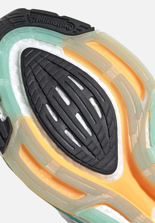 adidas Originals - Ultraboost 22 - ftwr white/flash orange/mint rush