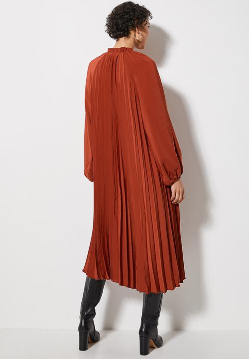 VELVET - Pleated aline trapeze balloon sleeve midi - red ochre