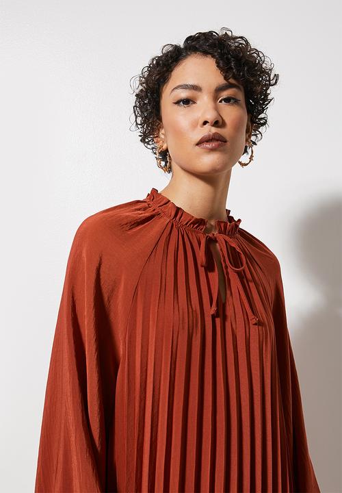 VELVET - Pleated aline trapeze balloon sleeve midi - red ochre