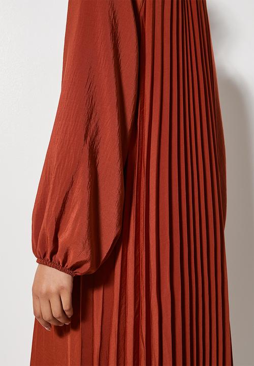 VELVET - Pleated aline trapeze balloon sleeve midi - red ochre