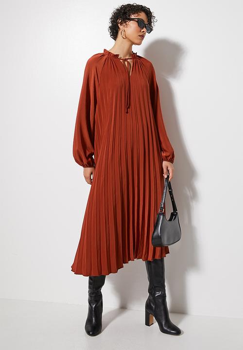 VELVET - Pleated aline trapeze balloon sleeve midi - red ochre