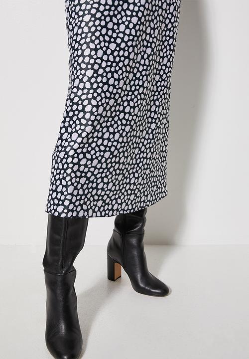 VELVET - Printed a-line slip skirt - black giraffe