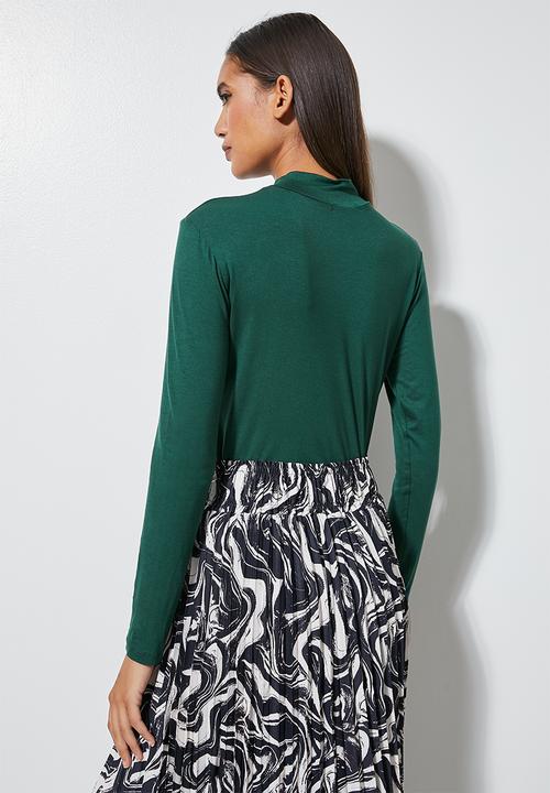 Superbalist - Viscose funnel neck top - forest green