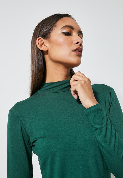 Superbalist - Viscose funnel neck top - forest green
