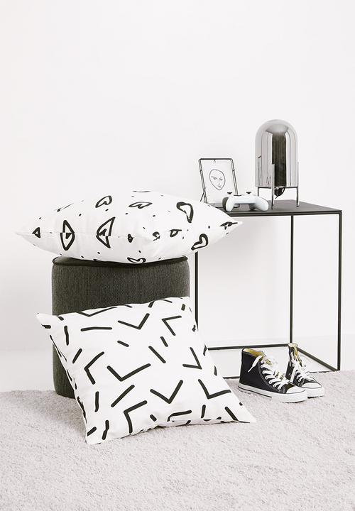 Sixth Floor - Heart confetti kids cushion cover - black & white