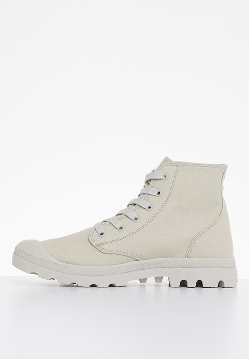 Palladium - Monochrome - rainy day