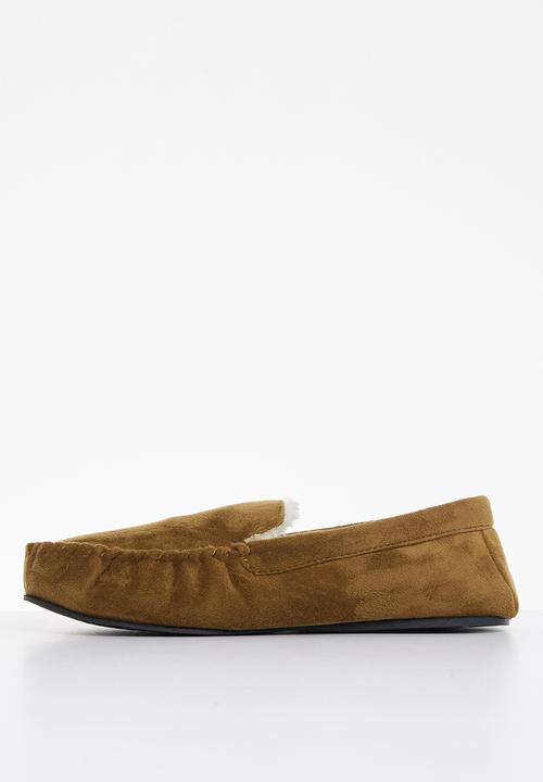 Hush Puppies - Kozy mircosuede slipper - tan