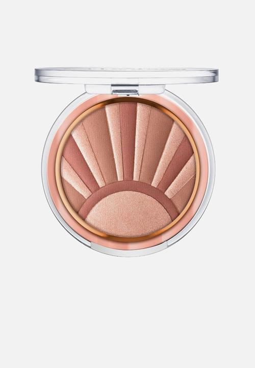 essence - Kissed by the Light Illuminating Powder - Sun Kissed