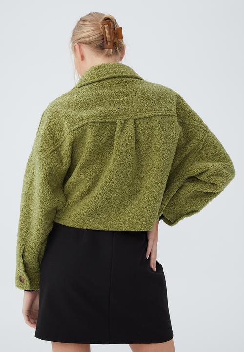 Cotton On - Teddy cropped oversized pocket trucker - utility green