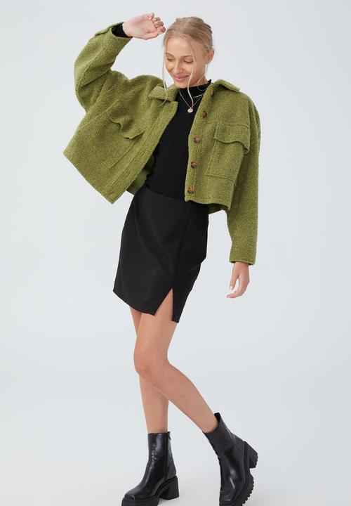 Cotton On - Teddy cropped oversized pocket trucker - utility green