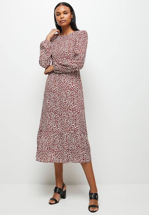 edit - Round neck balloon sleeve tier maxi - burgundy minimal