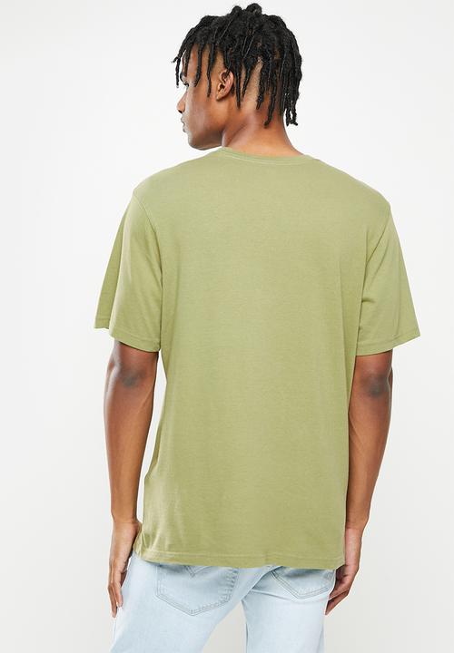 Levi’s® - Ss relaxed fit tee poster center - deep aloe