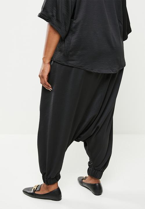 AMANDA LAIRD CHERRY - Plus mohlesi pants - black stretch satin