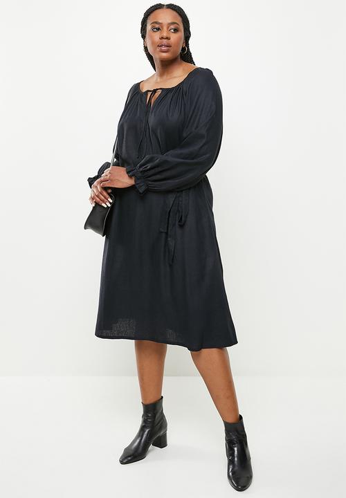 AMANDA LAIRD CHERRY - Plus spion dress - black slub weave
