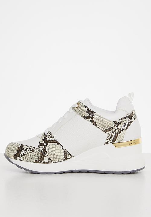 SISSY BOY - Wedge on repeat sneaker - white & brown 