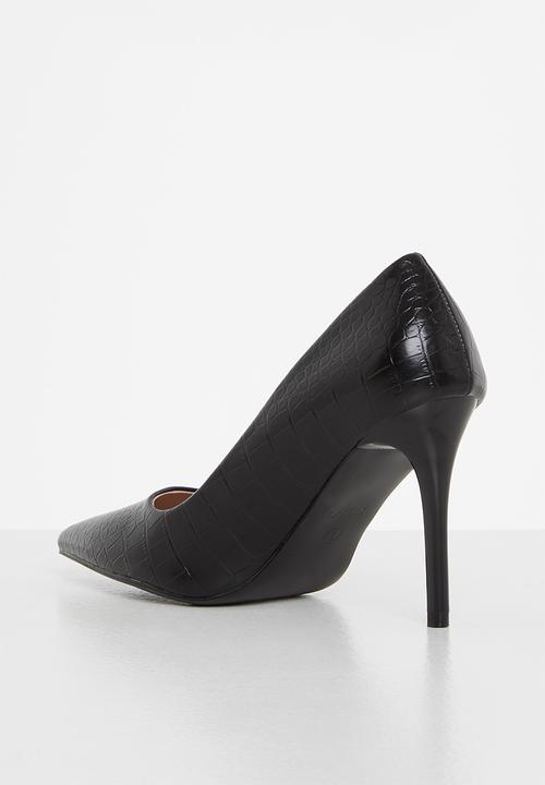 POLO - Pointed toe embossed croc pump - black